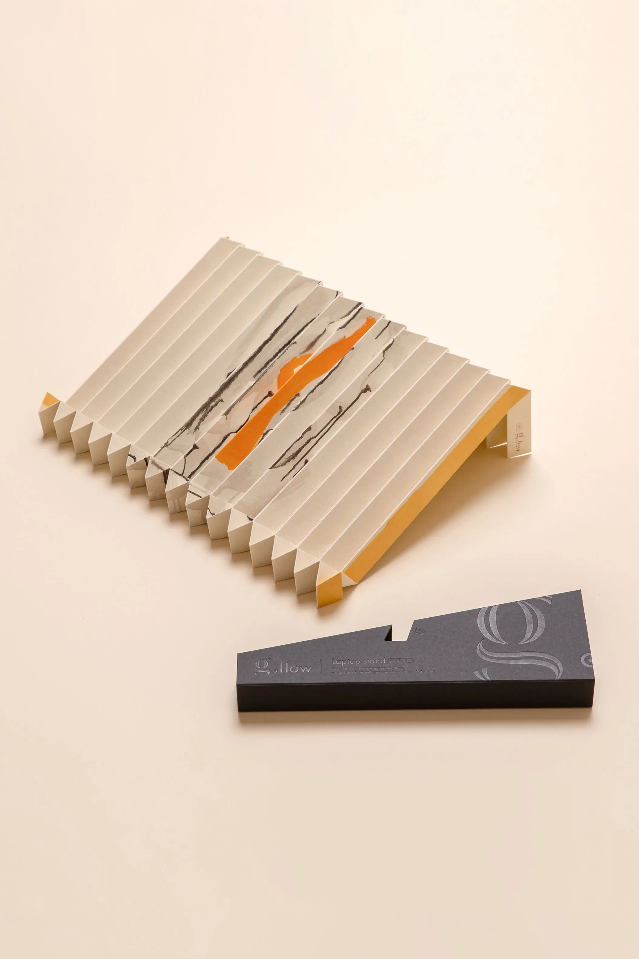 45g Laptop Stand made from pH-neutral Recycled Paper "g.flow" - Baobab