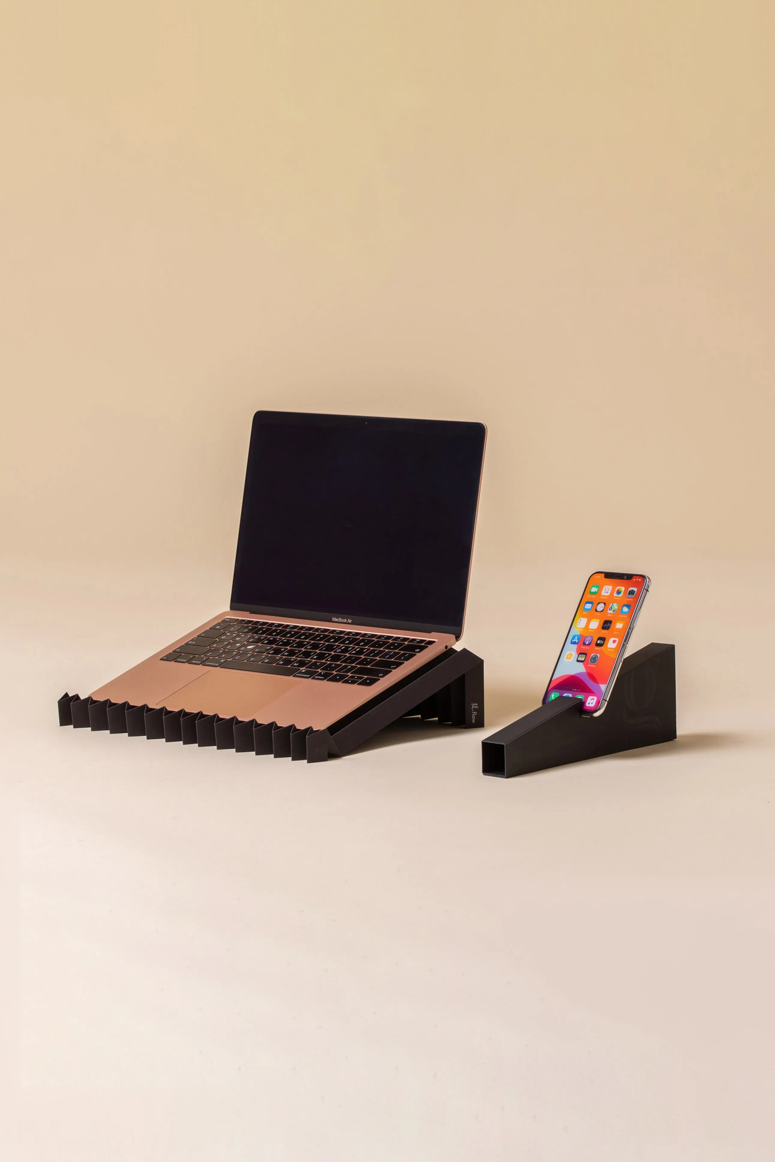 45g Laptop Stand made from pH-neutral Recycled Paper "g.flow" - Baobab