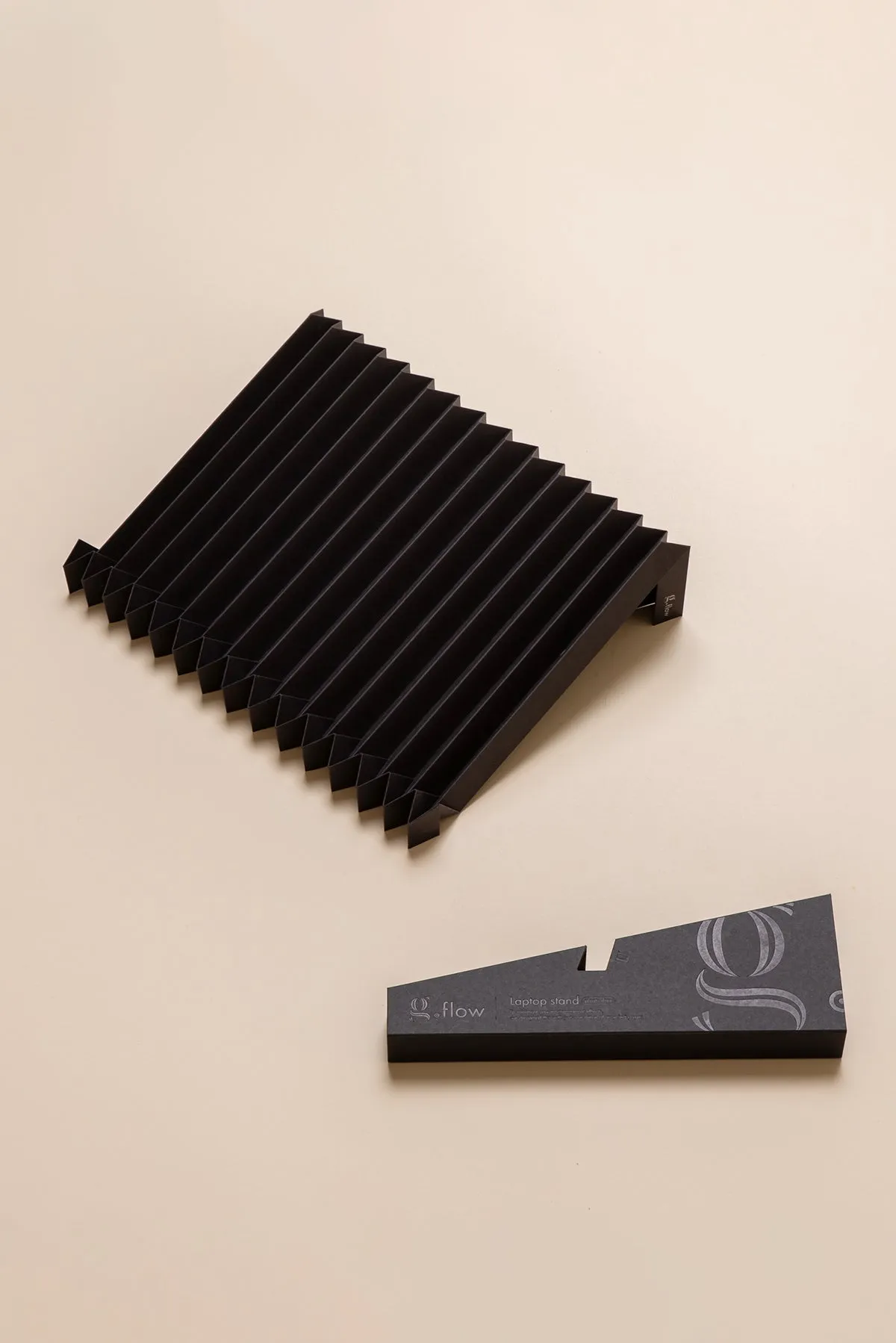 45g Laptop Stand made from pH-neutral Recycled Paper "g.flow" - Black