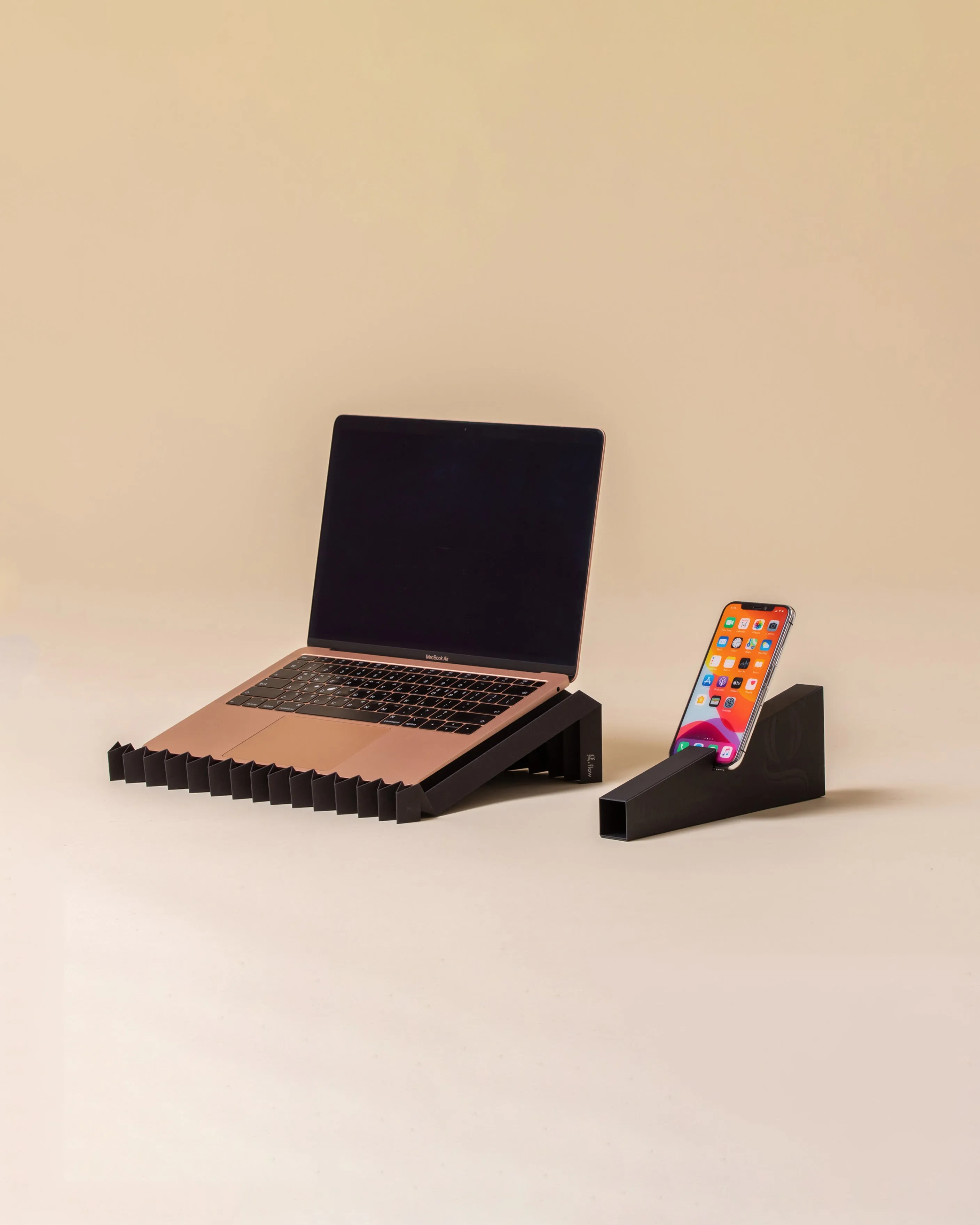 45g Laptop Stand made from pH-neutral Recycled Paper "g.flow" - Brown