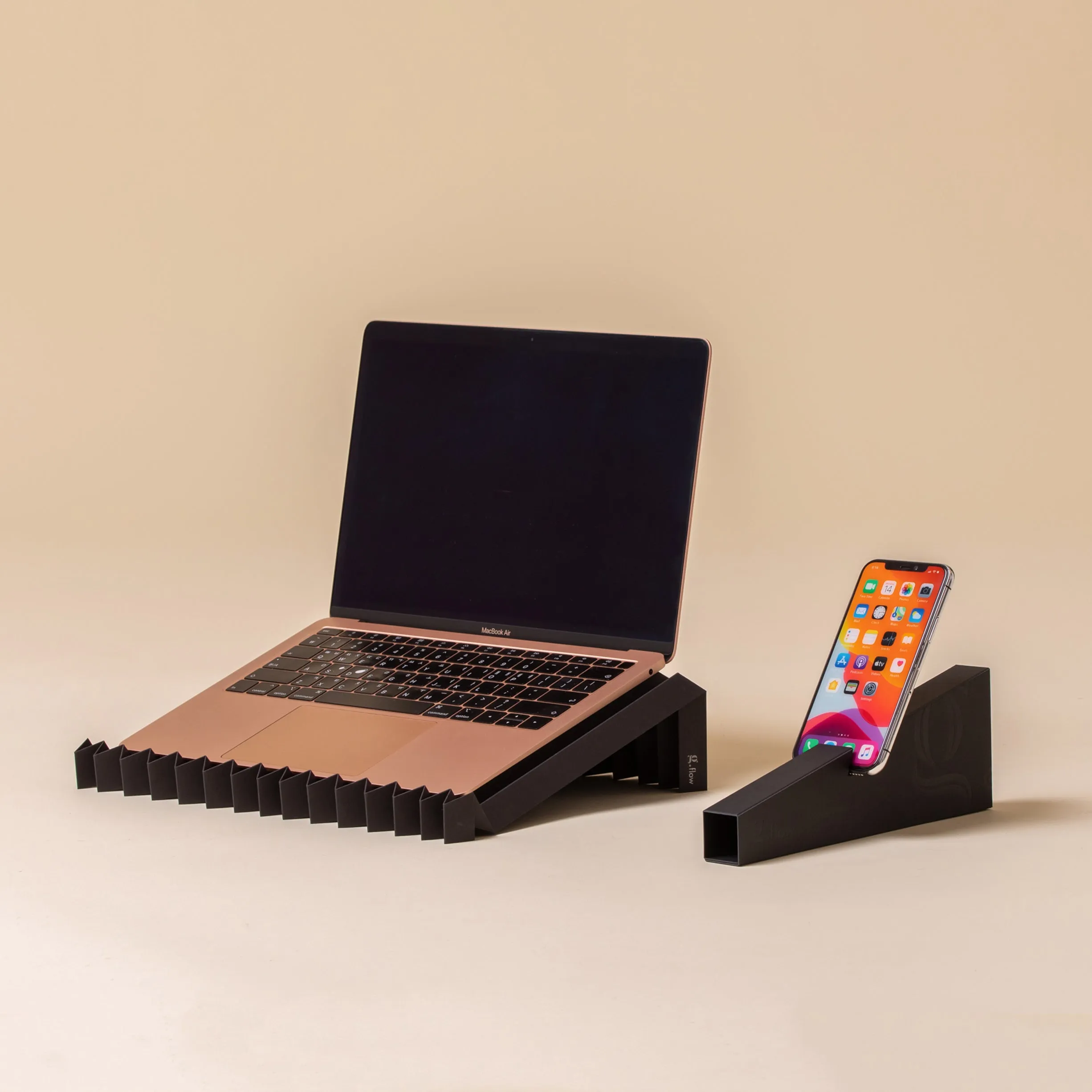 45g Laptop Stand made from pH-neutral Recycled Paper "g.flow" - Forest