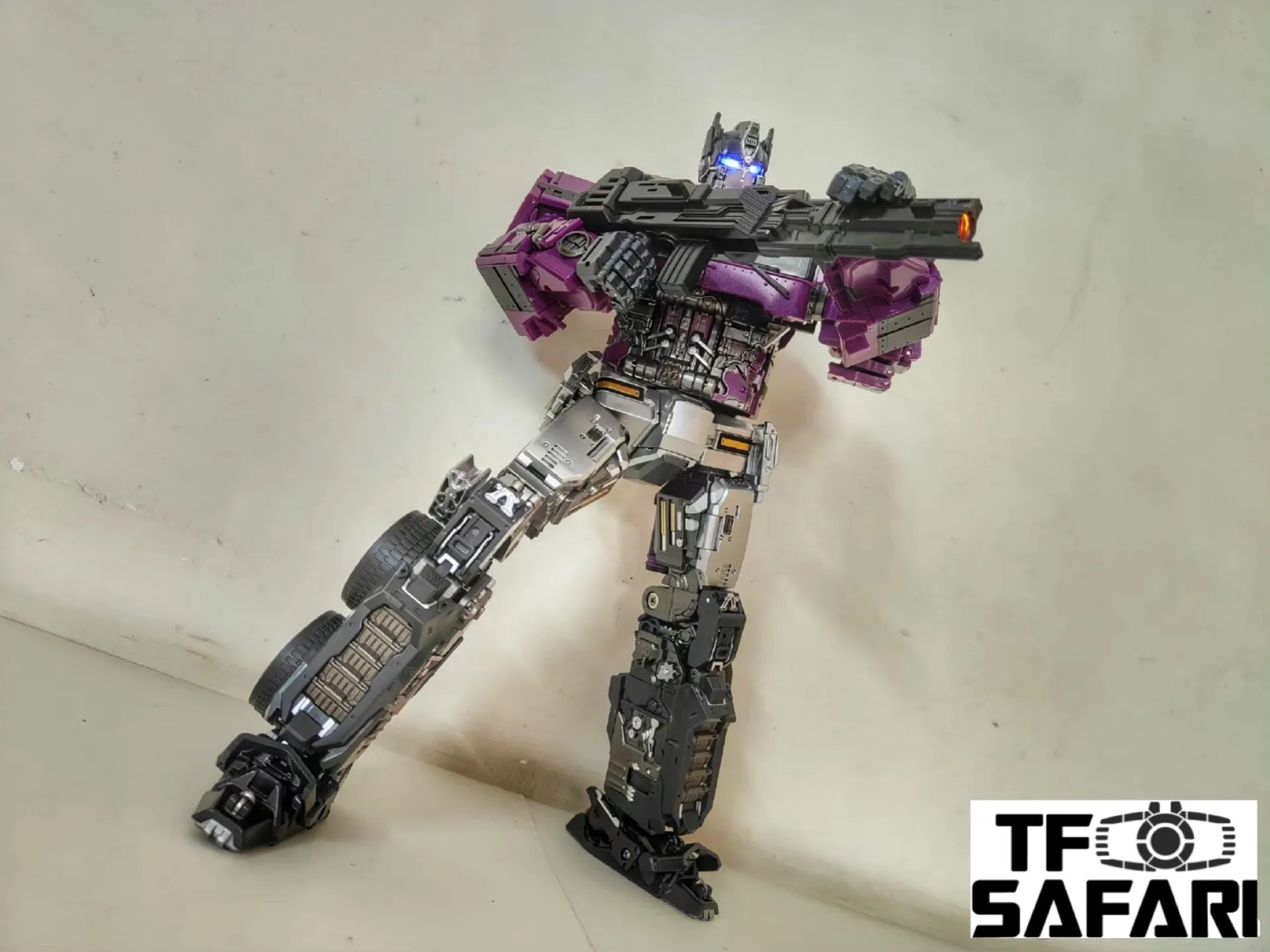 AOYI Mech LS-13Z LS13Z Tactical Commander (Oversized SS38 Optimus Prime, Shattered Glass Version) 30cm / 12"