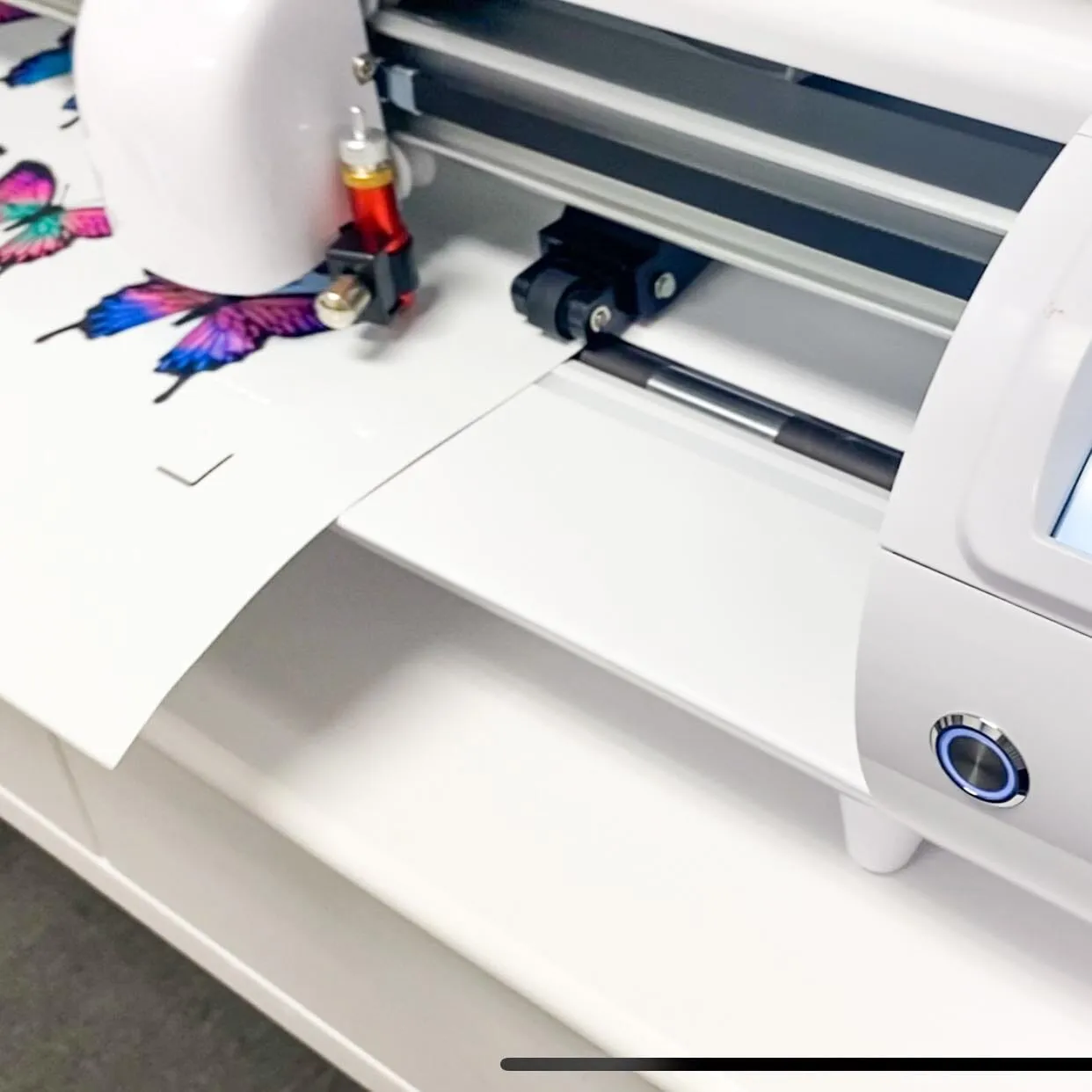 Roland BN-20A Eco-Solvent 20" Printer & Cutter w/ CMYK Inks & Siser Romeo