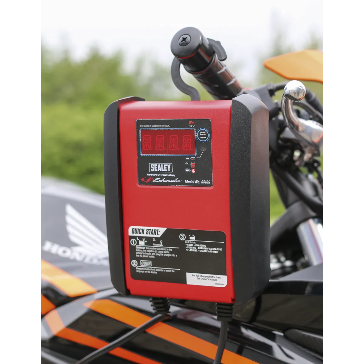 Schumacher¨ Intelligent Speed Charge Battery Charger 6A 12V