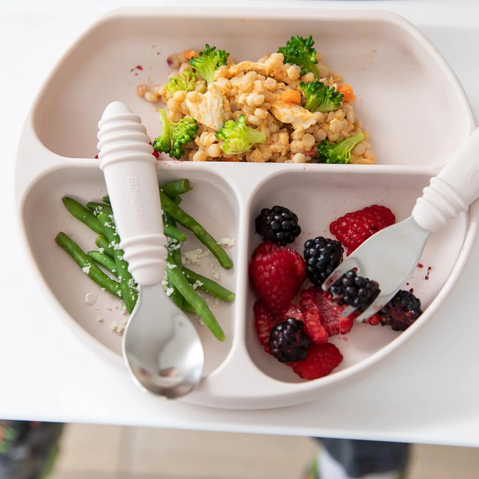 Silicone Grip Dish: Sand