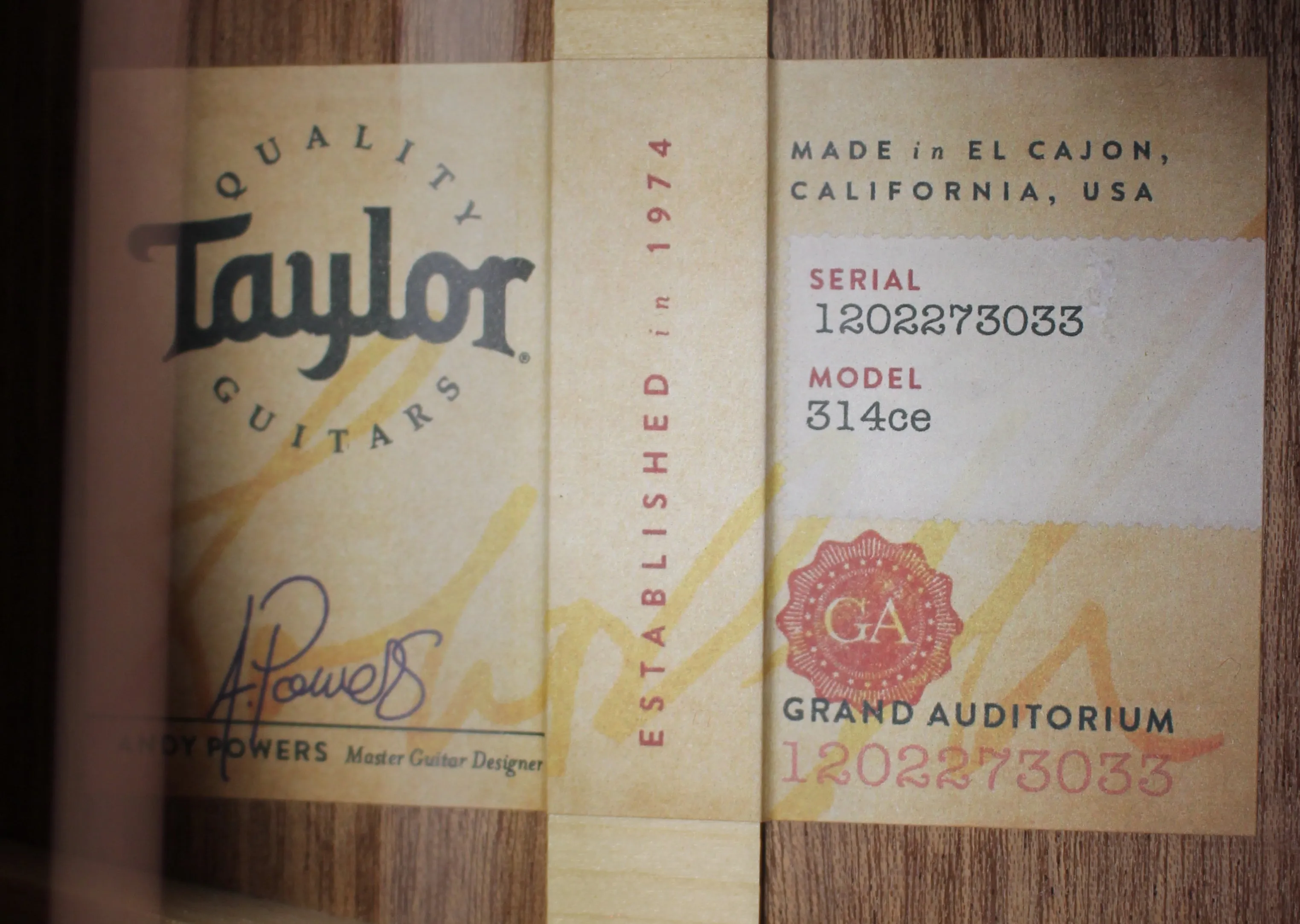 Taylor 314ce V-Class Grand Auditorium Acoustic-Electric Guitar Natural w/Case