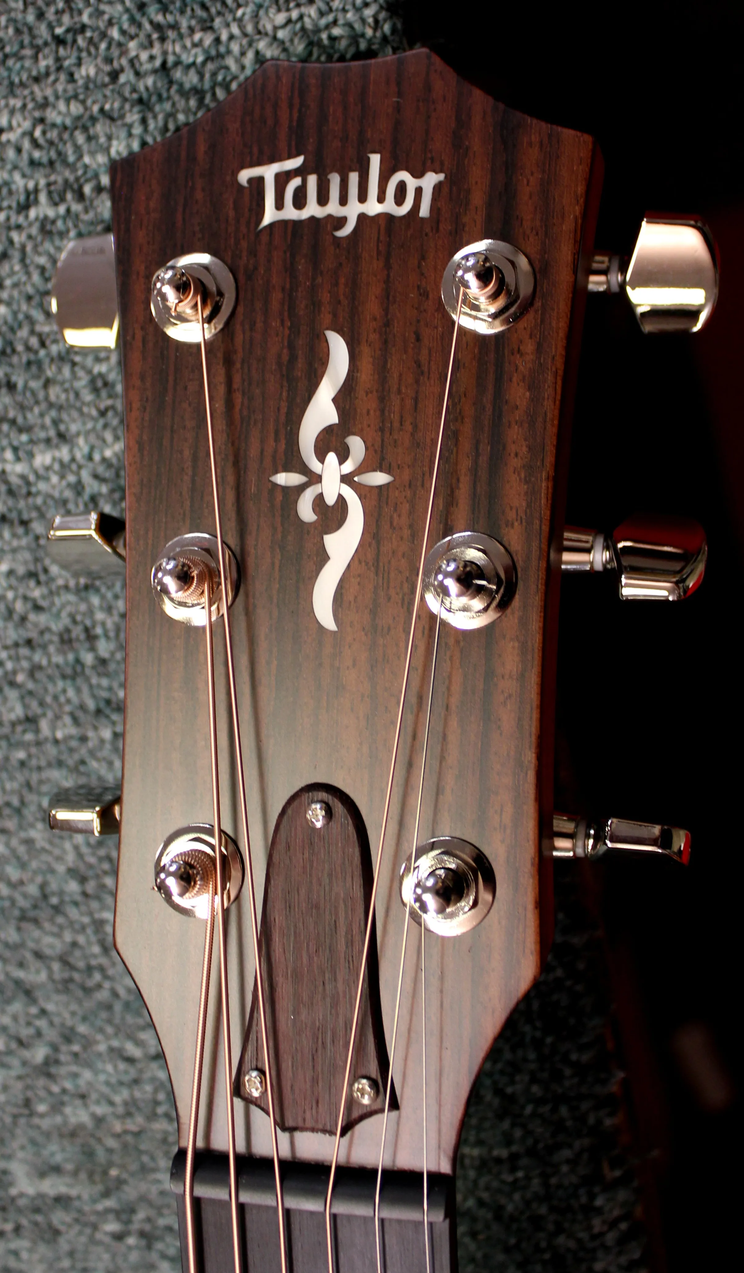 Taylor 414ce-R V-Class Grand Auditorium Acoustic-Electric Guitar Natural w/Case