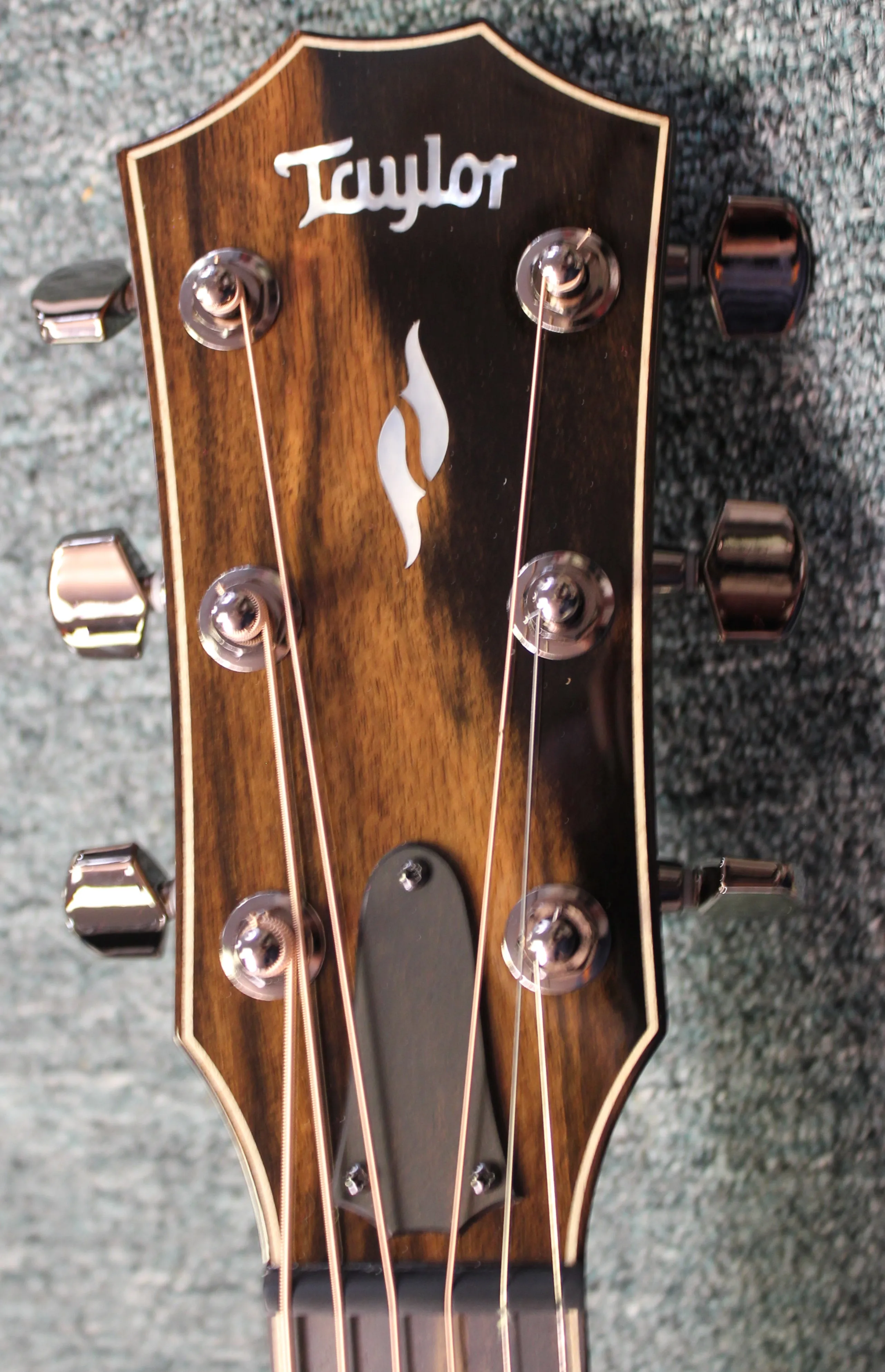 Taylor 812ce V-Class Grand Concert Spruce Rosewood Acoustic-Electric Guitar Natural w/Case